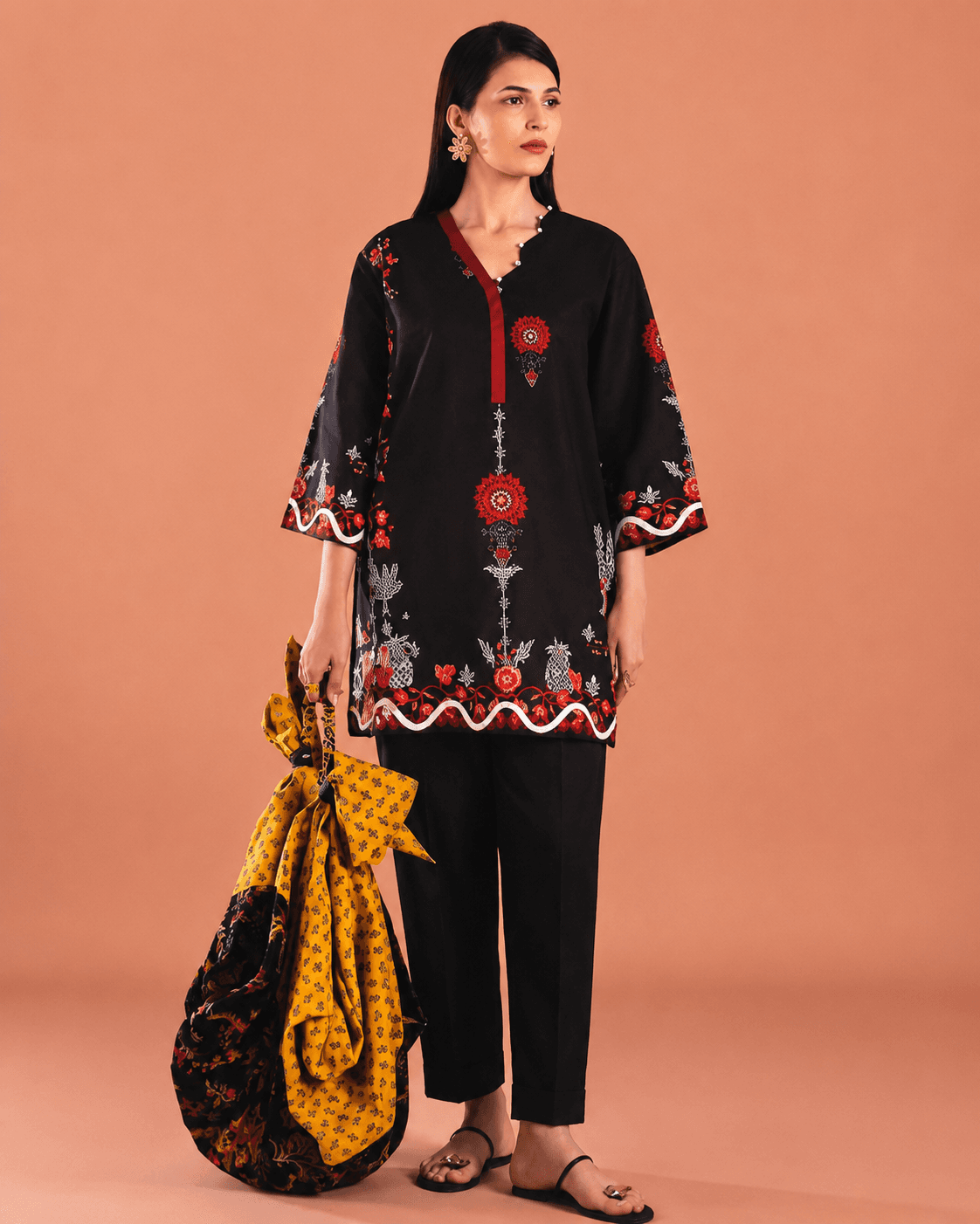 Sana Safinaz Spring/Summer '26 – Bold Elegance in Black
